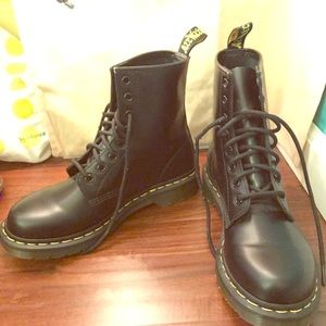 Never Worn Black Smooth Doc Martens Size 7